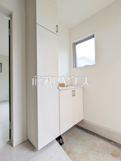 2号棟　玄関収納　【多摩市聖ヶ丘３丁目】
大容量のシューズインクロークで玄関もスッキリ
／撮影日2025/02/02