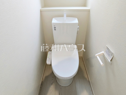 2号棟　トイレ　【多摩市聖ヶ丘３丁目】
各階にトイレがあると、階段の上り下りをせずに済むため就寝時なども便利です。　／撮影日2025/02/02
