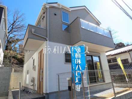 2号棟　外観　【多摩市聖ヶ丘３丁目】生活に溶け込むシンプルなデザインの外観が魅力の新邸です。　／撮影日2025/02/24