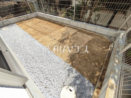 2号棟　庭　【多摩市聖ヶ丘３丁目】お庭はガーデニングや家庭菜園だけでなく、子ども達の遊び場としても最適です　／撮影日2025/02/24