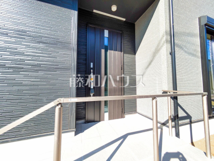 1号棟　玄関　【清瀬市竹丘３丁目】 周辺環境はもちろん、日当たりや設備仕様など、実際に行ってみないと分からないことも多くございます。営業担当がご案内いたしますので、お気軽にお問い合わせください。 ／撮影日2025/02/06