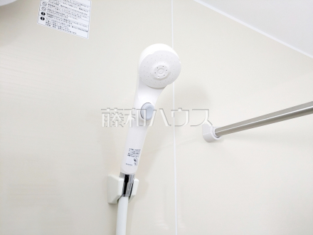 スイッチ付シャワーヘッド　【立川市砂川町４丁目】
　浴室のシャワーは手元で止水ができるスイッチ付シャワーヘッドにより、さらに節水効果がアップします。　／撮影日2025/01/06