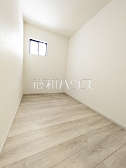 2号棟　納戸【調布市飛田給３丁目】
窓付きで換気もできちゃう納戸　／撮影日2025/01/26