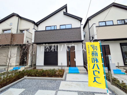《13号棟　外観》堂々完成、いつでもご内覧いただけます！ぜひ実物をご覧いただきたく思います。喜んでご案内いたしますのでお気軽にお問合せ下さい。　　【調布市深大寺北町７丁目】
／撮影日2025/03/24