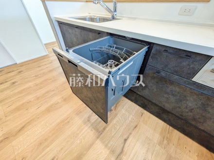 食器洗浄乾燥機　まとめ洗いができ、乾燥まで行ってくれる食器洗い乾燥機で食事の後片付けが楽になります。／撮影日2025/06/17