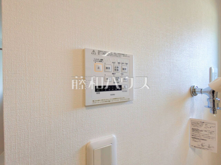24時間換気システム 　24時間換気システムにより、花粉・PM2.5などの微小粒子物質の侵入を防ぎ、快適な室内を保ちます。 
／撮影日2025/06/17