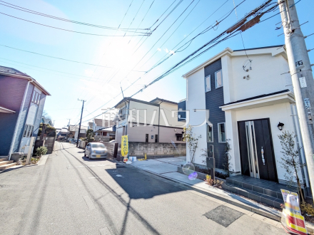 接道状況および現場風景　【調布市深大寺北町６丁目】 第三者機関により住宅の品質や性能を評価し「安心・安全」を保証する【住宅性能評価書】を取得しております。／撮影日2025/01/30