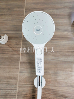 2号棟　スイッチ付シャワーヘッド　【調布市深大寺北町６丁目】
　浴室のシャワーは手元で止水ができるスイッチ付シャワーヘッドにより、さらに節水効果がアップします。　／撮影日2025/01/19