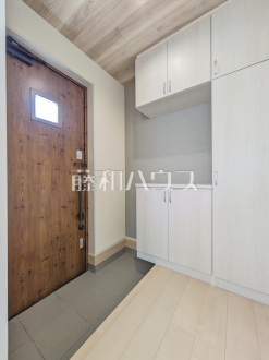 その他内観　【日野市南平１丁目】玄関にはトールサイズのシューズボックスを設置！飾り棚／撮影日2025/03/27