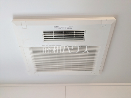 冷暖房・空調設備　【日野市南平１丁目】　浴室換気乾燥機を使用すると浴室がジメジメしないので、お掃除が楽になるというメリットもございます！／撮影日2025/03/27