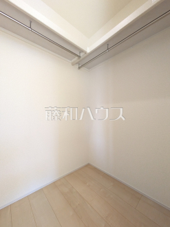 収納　【日野市南平１丁目】枕棚も付いているため上部も使えてたっぷり収納できますね。／撮影日2025/03/27