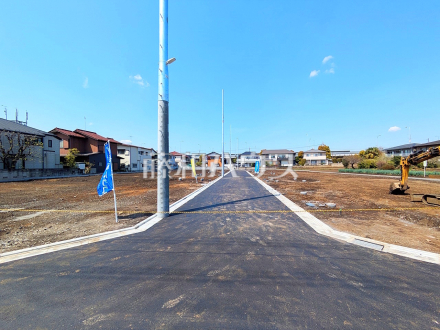≪現地外観≫5ｍの新設道路に面した全22区画の大型開発分譲地の誕生です！【調布市富士見町１丁目】／撮影日2025/04/05