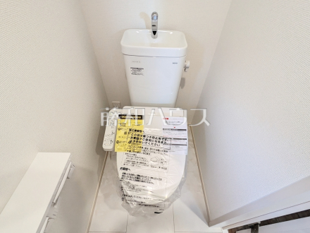 トイレ　【日野市南平８丁目】
各階にトイレを設けておりますので、朝の忙しい時間などトイレの取り合いで喧嘩になることも少なそうですね。／撮影日2025/03/09