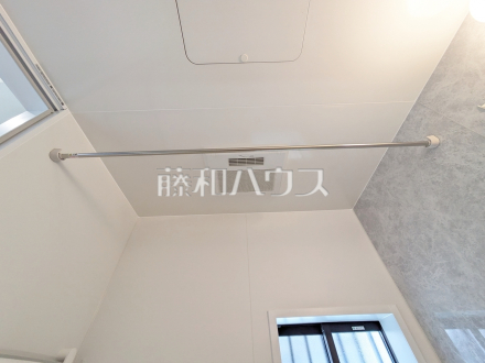 浴室換気乾燥機　【日野市南平８丁目】　雨の日の強い味方！浴室換気乾燥機付きユニットバスで洗濯物が乾かせます。
／撮影日2025/03/09