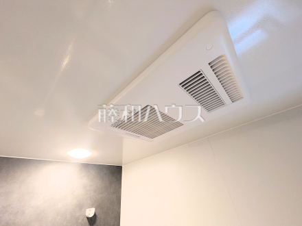 1号棟　浴室換気乾燥機　【杉並区上井草３丁目】　雨の日の強い味方！浴室換気乾燥機付きユニットバスで洗濯物が乾かせます。　／撮影日2025/01/05