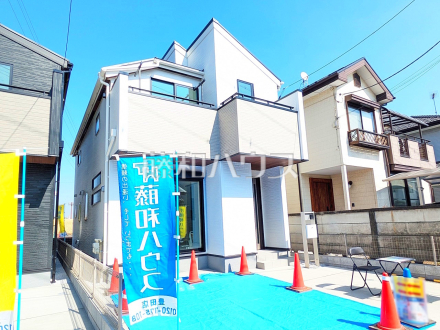 2号棟　外観　【日野市大字日野】生活に溶け込むシンプルなデザインの外観が魅力の新邸です。／撮影日2025/03/01