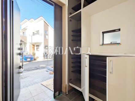 D号棟　玄関収納　【三鷹市中原３丁目】／撮影日2025/01/26