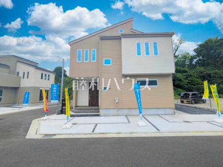 B号棟　外観　【八王子市館町】見学はしたいけど、なかなか時間が取れない…そんな方に出勤前や仕事終わりにマイホームを見学できるサポートをいたします。／撮影日2025/05/18