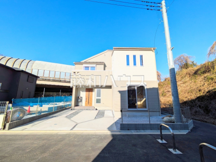A号棟　外観　【八王子市館町】
お住まい探しは、家の良し悪しだけでなく周辺環境も重要なポイントです。ぜひ一度お客様の目でご覧ください。　／撮影日2025/02/14