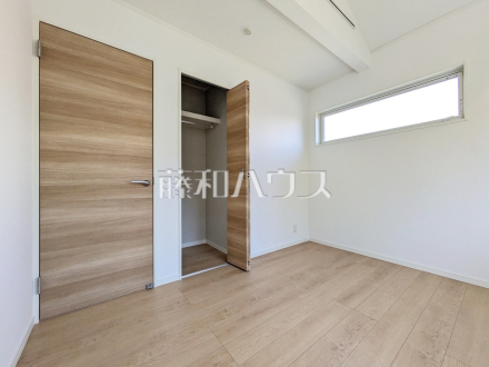 A号棟　各居室にはクローゼットを完備し、家具を置くスペースが確保しやすい設計がされております。　【八王子市館町】／撮影日2025/01/26