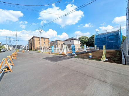 接道状況および現場風景　【日野市大字日野】「夢は注文住宅！でも注文住宅って何から手をつければいいの？」　そんな時は、ぜひ当社へご相談下さい！
／撮影日2025/07/06