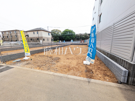 1号地　現地写真　【日野市大字日野】駅より徒歩5～6分、この恵まれたロケーションによる幸福感は、毎朝の通勤時にしっかりと感じられるのではないでしょうか。／撮影日2025/04/18