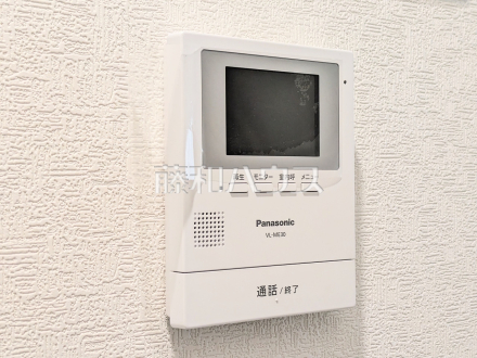 防犯に役立つTVモニター付インターフォン　　TVモニター付きインターホンのため訪問者がひと目で分かります　／撮影日2025/05/19