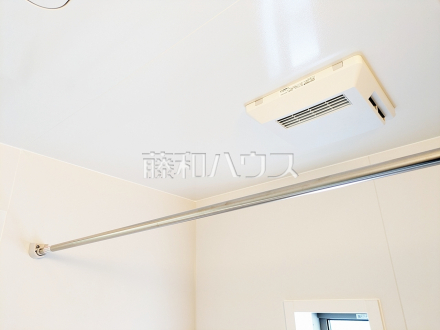 3号棟　浴室換気乾燥機　【小平市上水新町２丁目】　 浴室換気乾燥機を使用すると浴室がジメジメしないので、お掃除が楽になるというメリットもございます！ ／撮影日2025/05/12