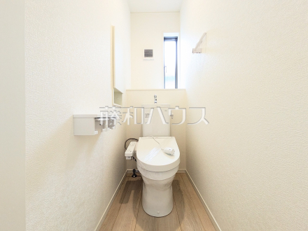 3号棟　トイレ　【小平市上水新町２丁目】
きれいでさわやか、ウォシュレット付きトイレ　／撮影日2025/05/12