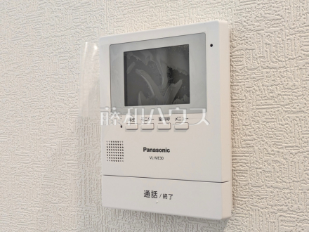 12号棟　TVモニター付きインターホン　【小平市上水新町２丁目】　TVモニター付きインターホンのため訪問者がひと目で分かります／撮影日2025/04/28