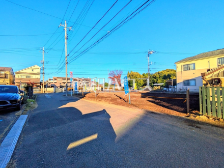 接道状況および現場風景　充実した新たな生活を、「あったらいいな」がある、この地から始めてみませんか？鮮やかな青空と暮らすこの土地で・・・。【立川市若葉町１丁目】／撮影日2024/12/02