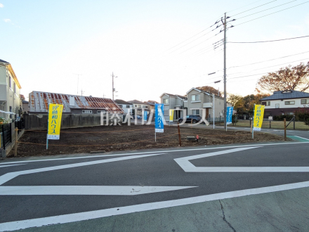 現地写真　家族みんなの眩い笑顔、豊かな開口がもたらすこの場所は過ごす時を楽しむ時を紡ぐ場所、たくさんの笑顔があふれ心地よい時間が流れていくことでしょう。【立川市若葉町１丁目】／撮影日2024/12/03