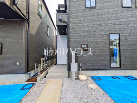 1号棟　玄関アプローチ　【小平市上水新町３丁目】／撮影日2025/04/11