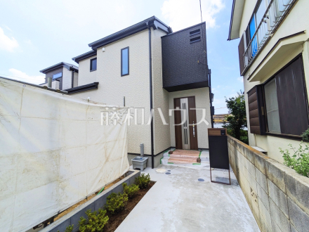 B号棟　生活に溶け込むシンプルなデザインの外観が魅力の新邸です。　【東村山市諏訪町１丁目】／撮影日2025/07/10