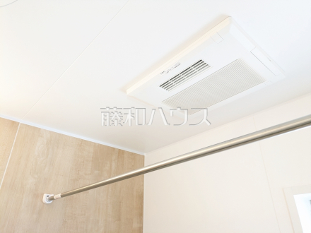 2号棟　浴室換気乾燥機　【小平市上水本町６丁目】　浴室換気乾燥機は梅雨の時期等、なかなか乾かない洗濯物を干すのに役立ちます！
／撮影日2025/02/14