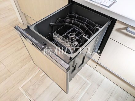 1号棟　食器洗浄乾燥機　【八王子市清川町】　 まとめ洗いができ、乾燥まで行ってくれる食器洗い乾燥機で食事の後片付けが楽になります。 ／撮影日2025/03/14