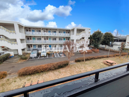 2号棟　バルコニー　【府中市新町１丁目】
南向きのバルコニーは日差しもたっぷり注ぎ、お洗濯物もよく乾きます。　／撮影日2025/03/04