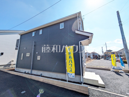 4号棟　外観　【調布市深大寺北町４丁目】 周囲に高い建物のないエリアのため、空が大きく感じます。 ／撮影日2025/03/09
