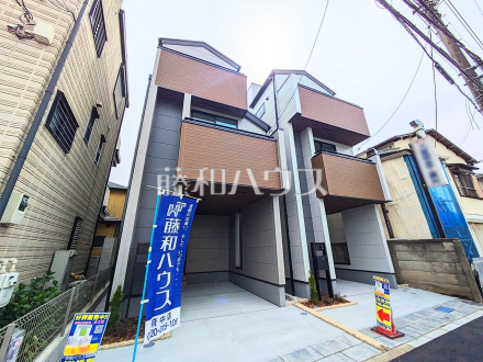 外観　【府中市清水が丘３丁目】
家族みんなの眩い笑顔、豊かな開口がもたらすこの場所は過ごす時を楽しむ時を紡ぐ場所、たくさんの笑顔があふれ心地よい時間が流れていくことでしょう。　／撮影日2025/04/11