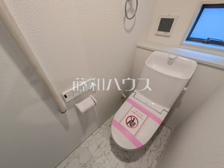 1階・2階の両方にトイレを設置。朝の混み合う時間帯も家族でゆとりを持って使えるので、快適な生活動線を実現します。

／撮影日2025/06/22