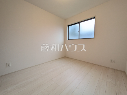将来のライフスタイルの変化にも対応できる、汎用性の高い一部屋。子ども部屋や書斎、リモートワークスペースとしても柔軟に活用いただけます。／撮影日2025/06/22