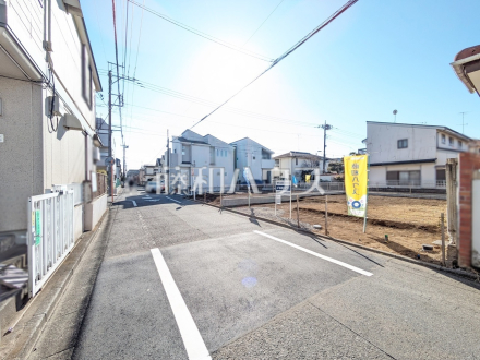 接道状況および現場風景　【小平市学園西町３丁目】西武多摩湖線『一橋学園』駅徒歩8分。この恵まれたロケーションによる幸福感は毎朝の通勤時にしっかりと感じられるのではないでしょうか？／撮影日2025/01/17