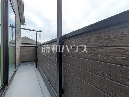 1号棟　バルコニー　【立川市羽衣町３丁目】
南向きのバルコニーは日差しもたっぷり注ぎ、お洗濯物もよく乾きます。　／撮影日2025/03/11