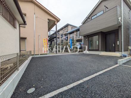 1号棟　カースペース　【立川市羽衣町３丁目】 マイカーを2台所有されているご家庭に嬉しいカースペース2台駐車可（車種による） ／撮影日2025/03/11