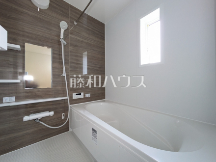 1号棟　浴室　【立川市羽衣町３丁目】
足を伸ばして入れるバスタブで、ゆっくり一日の疲れを癒して下さい。　／撮影日2025/03/11