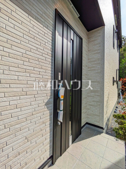2号棟　玄関　【八王子市石川町】／撮影日2025/03/21