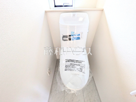 2号棟　トイレ　【八王子市石川町】
ウォシュレット付きトイレ！リビング・お風呂に続いて意外と癒しの空間かも！？　／撮影日2025/03/21