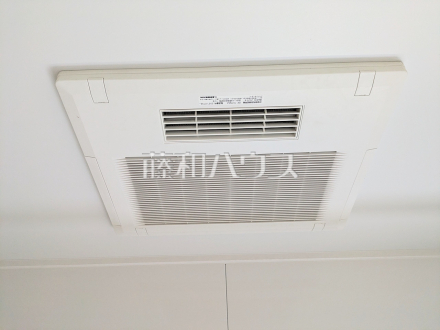 2号棟　浴室換気乾燥機　【八王子市石川町】　浴室換気乾燥機を使用すると浴室がジメジメしないので、お掃除が楽になるというメリットもございます！／撮影日2025/03/21