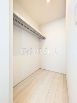 3号棟　ウォークインクローゼット　【八王子市石川町】
収納量ばっちりのウォークインクローゼット！この機会に古い家具とはお別れできるかも！？　／撮影日2025/04/19