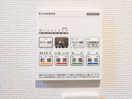 24時間換気システム 　24時間換気システムにより、花粉・PM2.5などの微小粒子物質の侵入を防ぎ、快適な室内を保ちます／撮影日2025/04/13